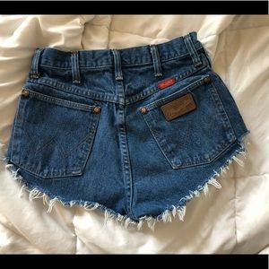 Vintage wrangler booty shorts